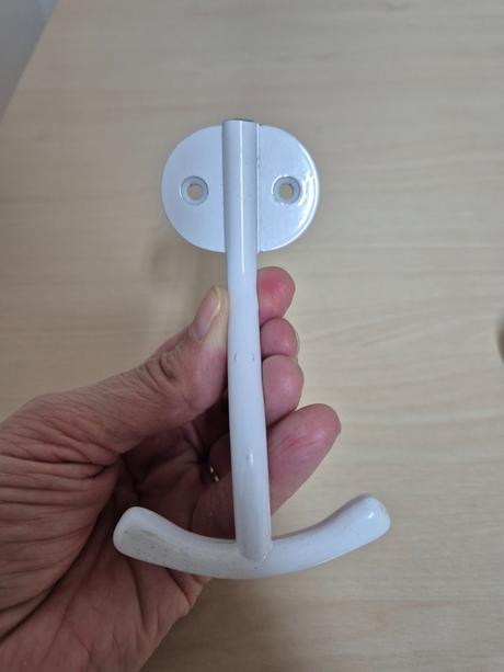 Vešiaky kovové biele 2ks, 