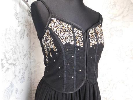 Velmi pekne saty na slavnost,čiernej farby, kappahl,36