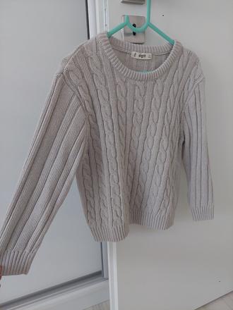 Pletený bledošedý sveter, 116