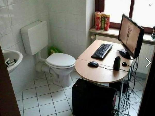 Existuje závislosť na internetových fórach?