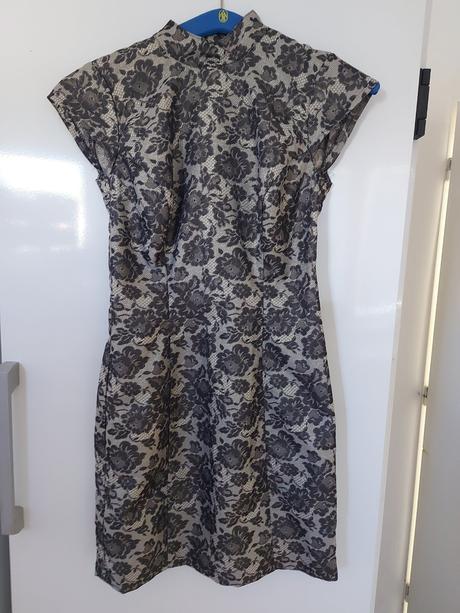 Krasne prilezitostne saty, m