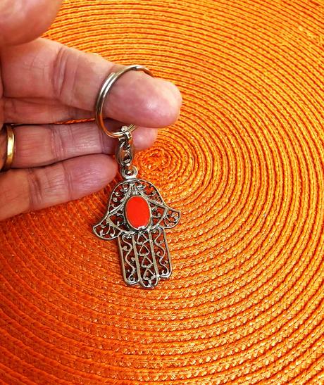 Kovový etno prívesok, 