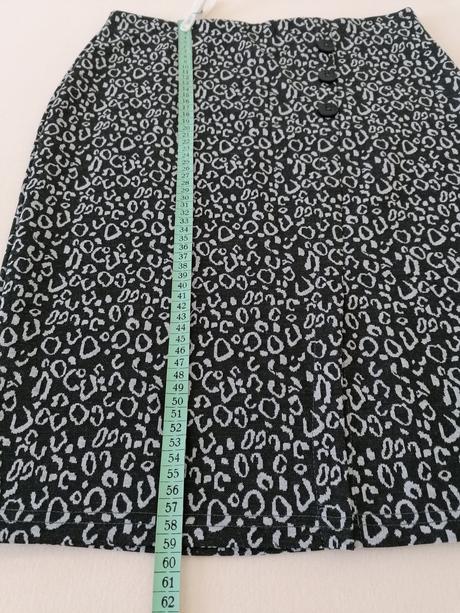 Sukňa s gombičkami, m