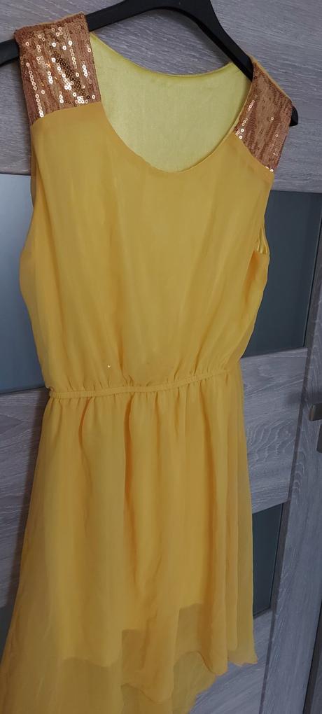 Krásne letné šaty so zlatými detailami, s