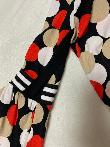 Krásne šaty s tylom a guličkami zn. magenta, l / m