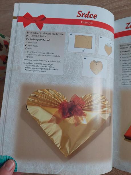 Kniha ozdobné balení dárku,