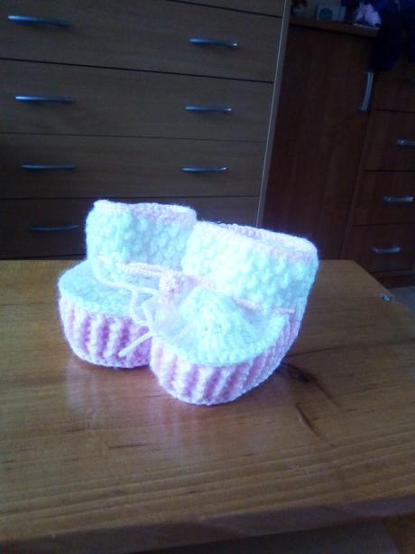 Papučky pre bábo, <17