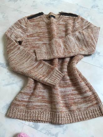 Zaujímavý pulóvrik, m