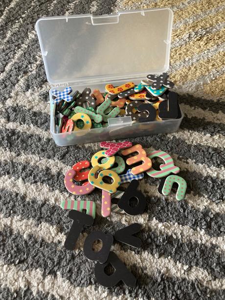 Abeceda farebné magnetky 100ks, 