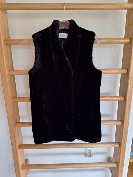 Kožušinová vesta, reserved,m