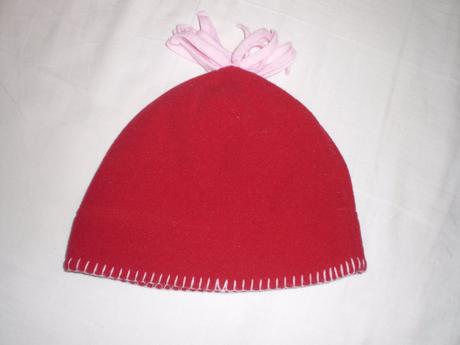 Červená čiapka  flisova obvod 54 cm top stav, 104