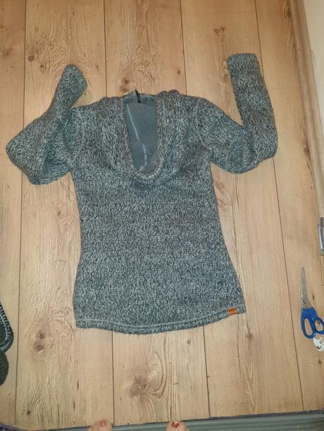 Krasna mikina bench, bench,s