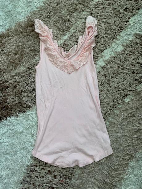 Bledoruzove tielko, l