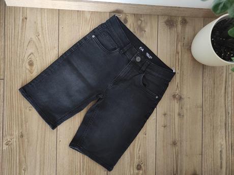 Šortky - ako nové, c&a,146