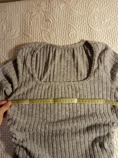 Crop top s pekným vystrihom, l