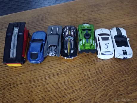 Traktor s vlečkou tank, zotrvačnikom, autíčka, 