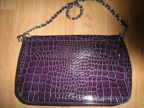 Fialová kabelka,