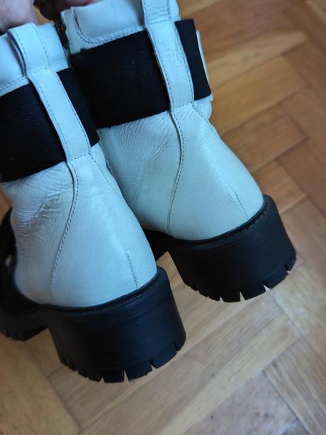 Twinset originál celokozenne workery, 37