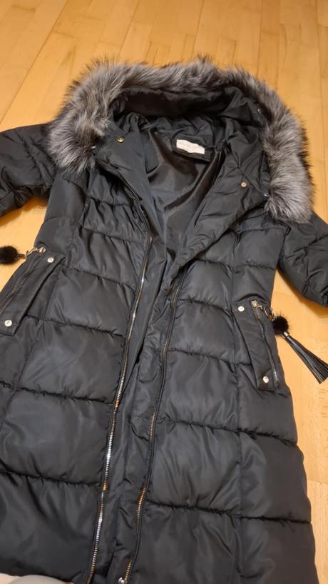 Cierna zimna bunda s mohutnou kozusinou, s