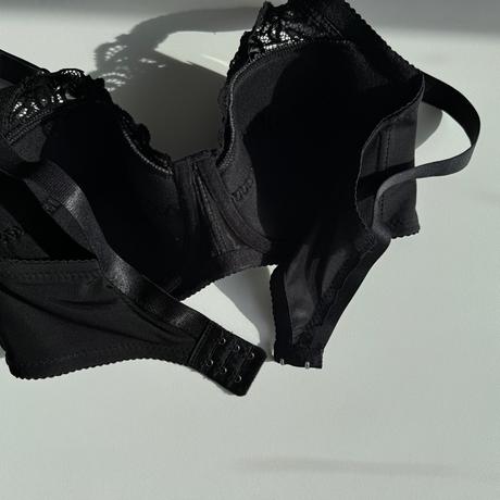 Jemne vystužená podprsenka s kosticami 8124 čierna, 85d / 90d / 95d