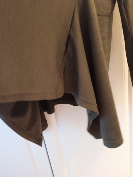 Asymetrické tričko, 46