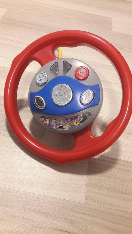 Volant s funkciami a zvukom,