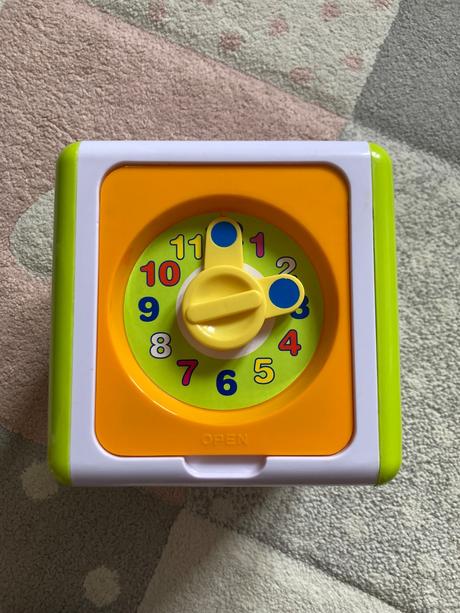 Interaktívna kocka, telefón, 