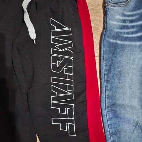 Balik  146/ 152 + darujem tričká, 140–152