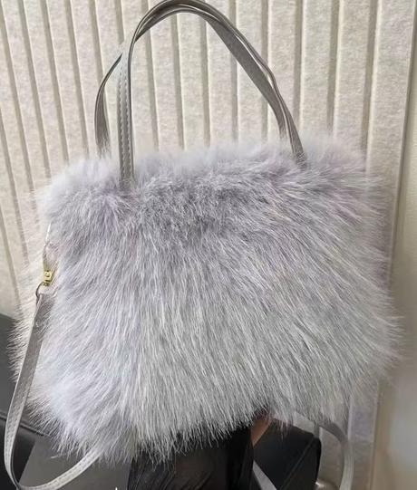 Sivá chlaptková kabelka, 