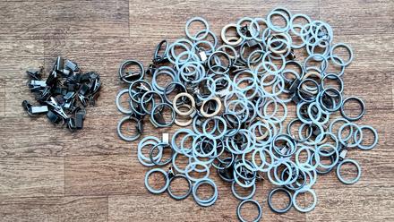 Retro staré krúžky a štipce na záclony, 