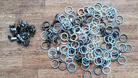 Retro staré krúžky a štipce na záclony, 