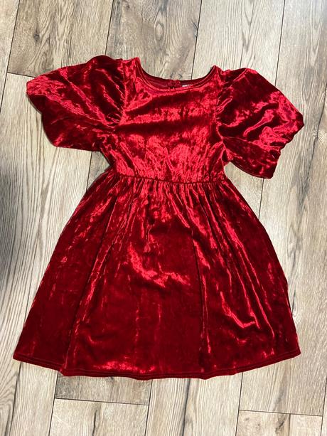 Semišové šaty, 140