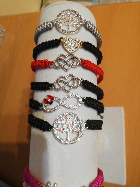 Handmade náramky, kľúčenky, talizman do auta, 