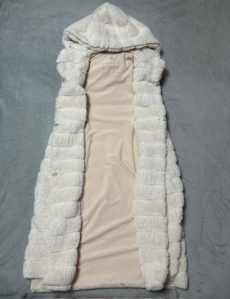 Krásna mäkučká béžová vesta s kapucňou zn. magenta, l / m