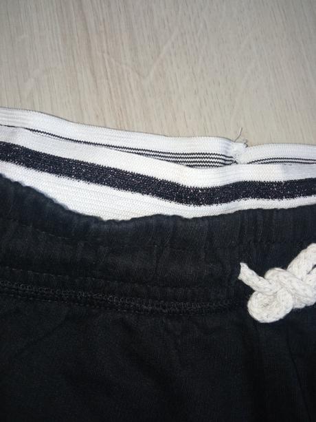 Dievčenské čierne teplákové šortky (158), 158