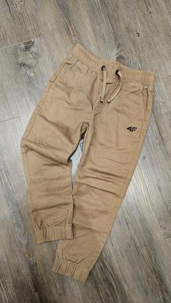 Nove nohavice 4f, 122