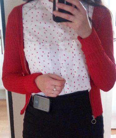 Balík tričko, sveter, sukňa, opasok, s