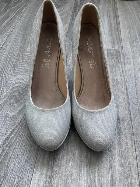 Elegantné strieborné, trblietkavé lodičky, 38