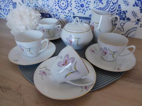 Porcelánové šálky,podšálky,cukorníčka,mliekovník., 