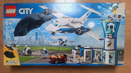 Lego city 60210 policajná letecká základňa,