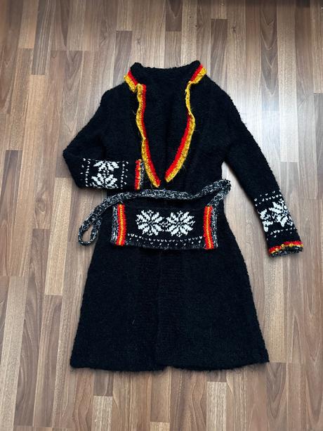 Rucne robeny sveter, s