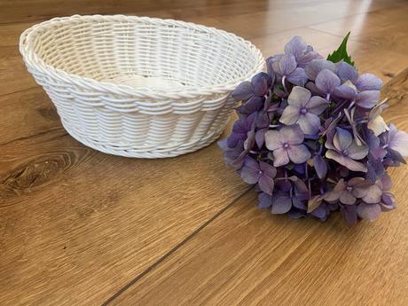 Plastový košík na pečivo,