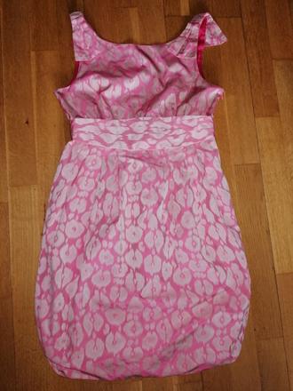 Ružové spoločenské šaty, 36