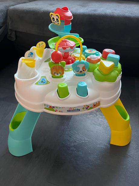 Interaktivny stolík,