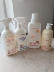 ATTITUDE Baby Leaves™ Ekologický odstraňovač škvŕn na detské prádlo v spreji, 800 ml