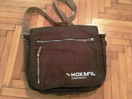 Taška na laptop s mnohými vreckami,