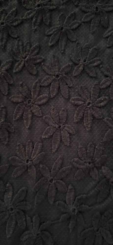 Čipkované šaty, 34