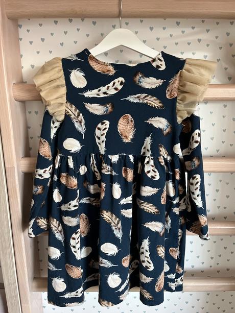 Dievčenské šaty, 122