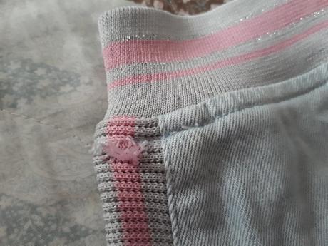 Rifle s rozovym teplakovym pasom na boku, 128