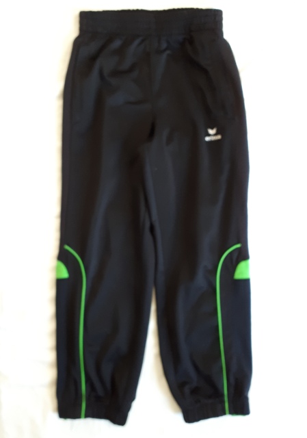 Zeleno-cierna teplaková suprava, 128